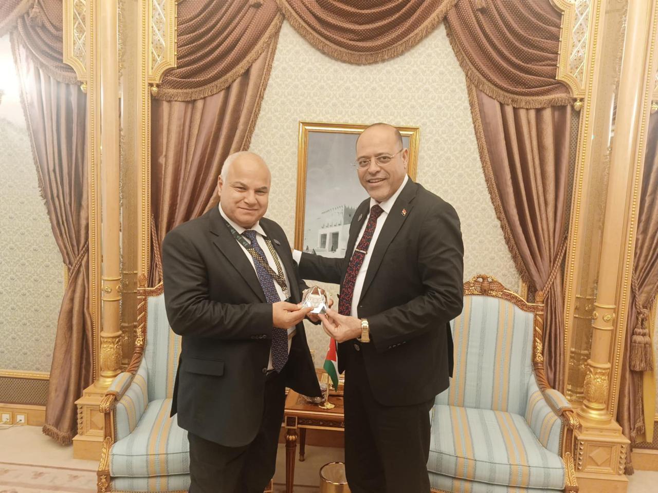 وزير القوى العامله 
